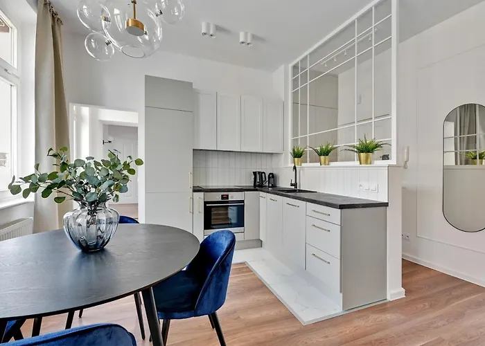 Capri - Cozy & Comfortable Near Sopot Beach By Lion Apartments